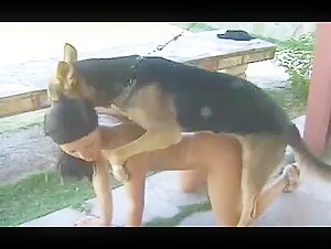Two women getting off with the same mutt together