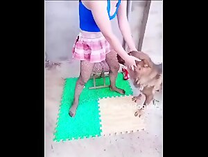 DOg happy with mom while dad not at home